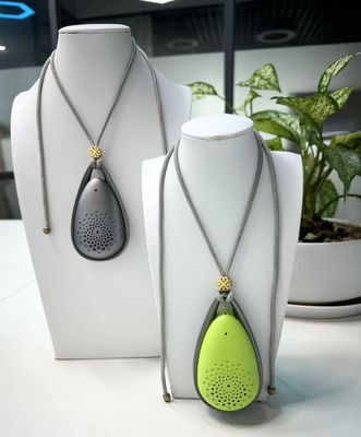 Purificatore d'aria indossabile certificato FCC con batteria da 850 mAh e basso rumore < 20 dB